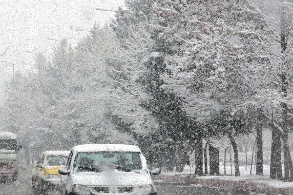 بارش برف و باران در جاده‌های ۱۱ استان کشور