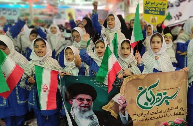 راهپیمایی یوم الله ۱۳ آبان در کردکوی برگزار شد